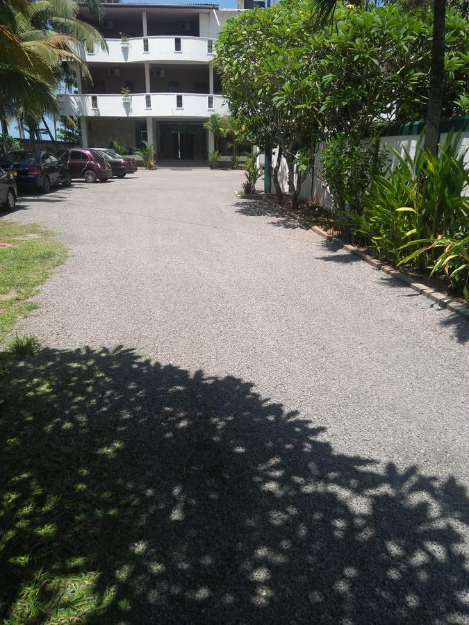 Green Shadows Beach Hotel Ваддува Екстер'єр фото